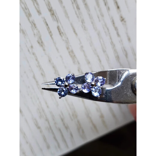 DL 1998 Fat Donglai quality tanzanite stud earrings shiny hydrangea natural cluster four-leaf clover silver screw earrings I only want one