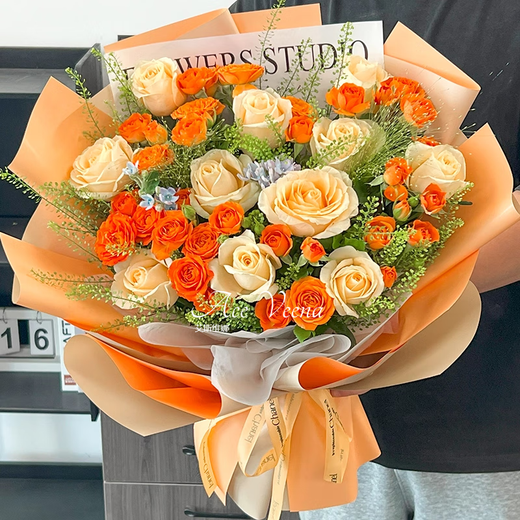 Eswina Flower Express delivers 11 rose bouquets as a birthday gift to your girlfriend nationwide. 11 champagne rose bouquets are delivered nationwide.