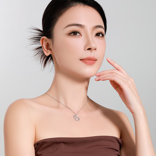 Mengjinyuan platinum necklace gourd fish scale hollow flashing PT950 platinum chain set as a birthday gift for my girlfriend. It weighs about 6.60g and the chain length is about 45cm.