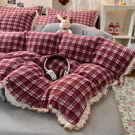 La Chapelle milk velvet four-piece winter baby flannel sheet quilt cover 2025 new bedding Gooseberry berry sheet style 1.5m four-piece set