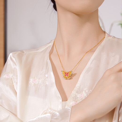Century Yuan Brocade Butterfly 18K gold pendant enamel colorful butterfly as a birthday gift for girlfriend, gold weight 0.81-0.83g