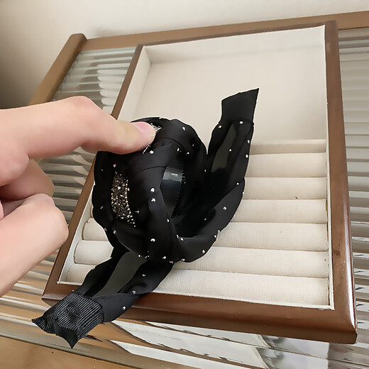 Ye Fei Li black satin diamond headband high-end hair accessories toothed wide edge twist headband women's face wash hairpin versatile headwear