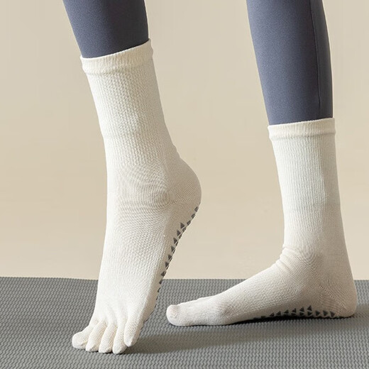 The first choice for texture, yoga socks for women, solid color cotton mid-calf floor Pilates autumn and winter split toe five-finger socks, beige, 3 pairs