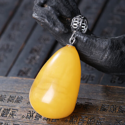 WANJUN collects fine natural beeswax chicken fat yellow water drop heart-shaped pendant safe and sound beeswax necklace pendant