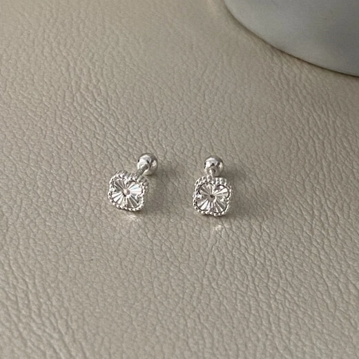 European painted four-leaf clover earrings sterling silver earrings 999 pierced ears for sleeping without removing earrings women's ear bone nails silver jewelry birthday gift sterling silver four-leaf clover earrings two pack