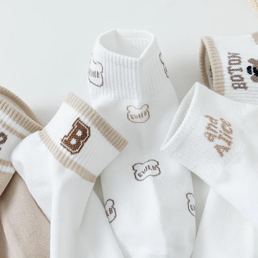 Cute bear socks, women's medium-length Japanese versatile college style spring and autumn socks, cartoon spring and autumn students, 1 pair, random colors, one size fits all