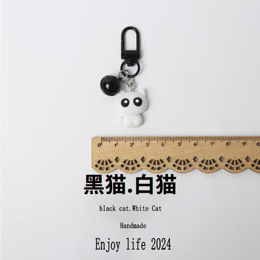 Cartoon black and white kitten, cute and versatile keychain pendant, bag schoolbag pendant, daily simple girly trinket, black cat 1 piece