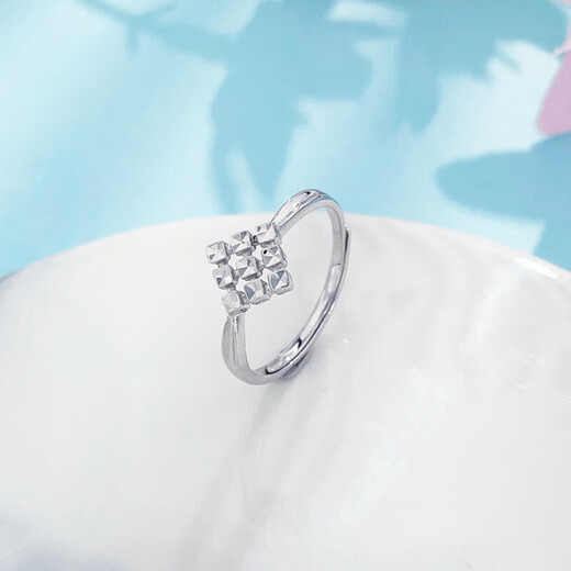 Laomiao fashionable and simple platinum imitation diamond diamond ring for women, a Chinese Valentine's Day gift for girlfriend and wife. Platinum imitation diamond diamond ring for women, about 2.45g