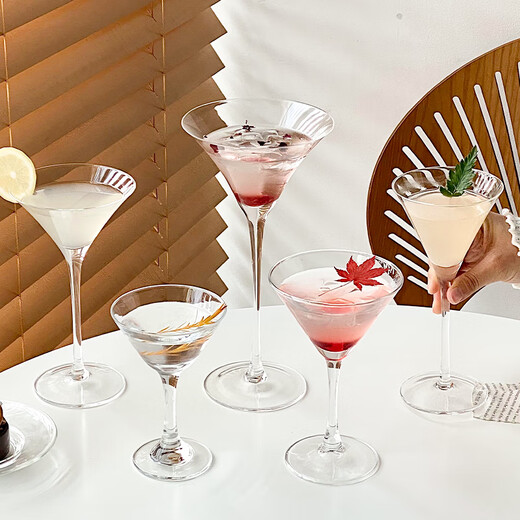 
Uwashima Japanese Martini Cup Creative Cocktail Glass Goblet Women's Little Wine Glass Special Adjustment Cup Ins Windscreen Glass 9923 Martini Cup 200ML