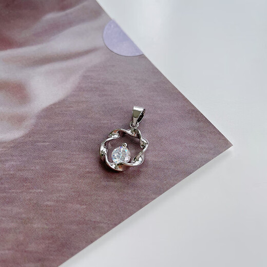 Juke Lao Phoenix Gold Store Platinum Moissanite Single Pendant P950 Platinum Pendant Women's Platinum Necklace Single Pendant Moebius