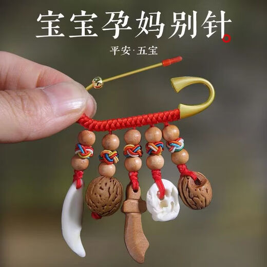 European painted safety pins, baby peach wood, baby frightened babies, pregnant women pins, gold pins, pressure frightening pins, lock pins, baby pins, colorful pineapple knots/five treasures