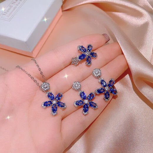 Lihu Tanzanite Snowflake Bone Chain Necklace Female Internet Celebrity Light Luxury Purple Simple S925 Sterling Silver Earrings Ring Set (Earrings)