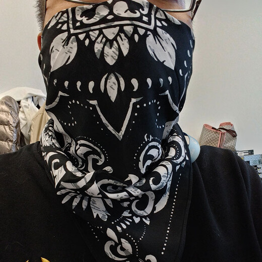 Shiganu's new product skull print retro square scarf men's headscarf hiphop motorcycle riding facial scarf scarf scalp black
