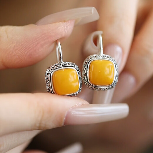 Fat Donglai same style beeswax earrings 925 silver retro new Chinese style chicken fat yellow beeswax square Chinese Valentine's Day gift sugar cube earrings