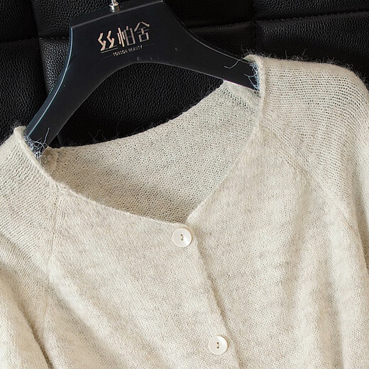 Sibaishe contrast color V-neck long-sleeved sweater for women 2025 autumn new fashion single-breasted lace-up top