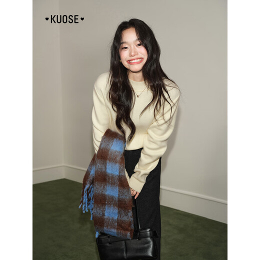 Wide white velvet half-turtleneck sweater and sweater with 25 autumn and winter new women's black bottoming shirt top. Beige color. Posted on November 23. S