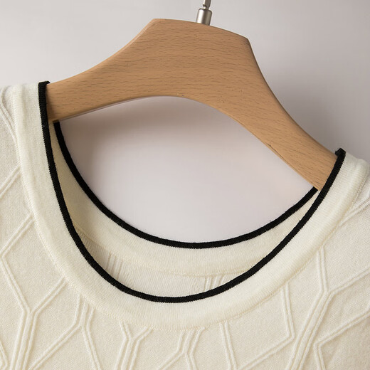 Late White New Product 2025 Winter Style Woolen Round Neck Fashion Sweater Temperament Versatile Soft Waxy Pullover Sweater Women's Beige S