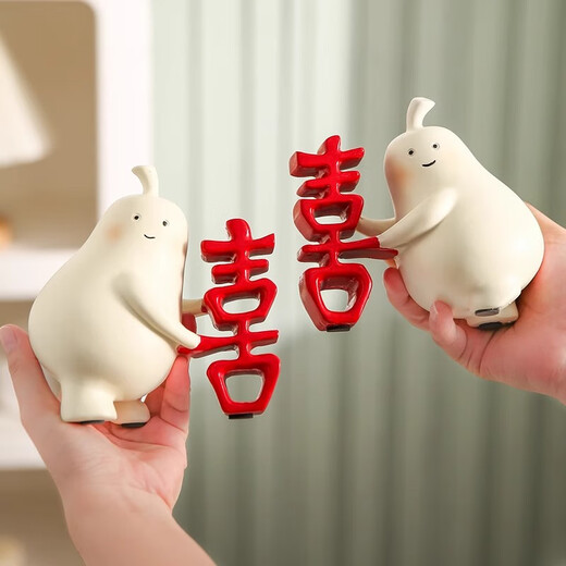 Yunya does not divide pear ornaments with the word 