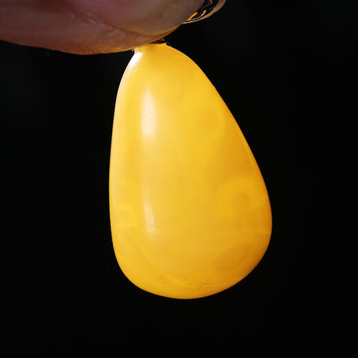 WANJUN collects fine natural beeswax chicken fat yellow water drop heart-shaped pendant safe and sound beeswax necklace pendant