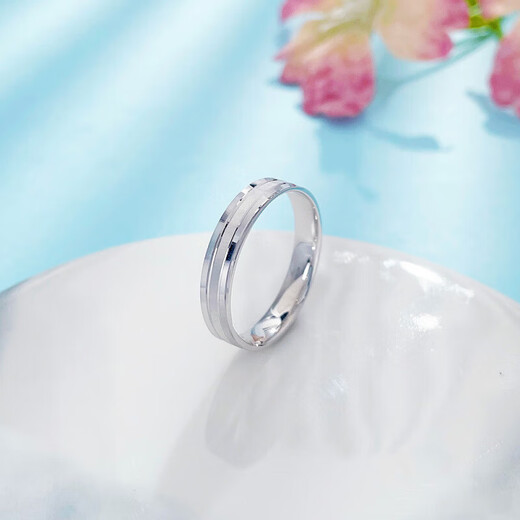 Beijing Gold Trading Center Co., Ltd. Platinum solid solid CNC three-ring ring (width is about 3.8-4.2) Mother and lover’s birthday Mid-Autumn Festival gift Platinum solid solid CNC three-ring ring (about 4.75g)
