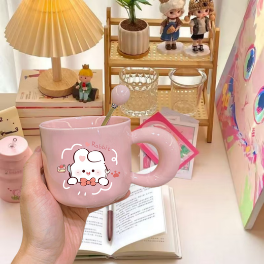 Cute fufu bunny ceramic mug with lid and spoon as a beautiful and meaningful birthday gift for girls. Strawberry rabbit, hand pinch pattern, cup + lid + round spoon