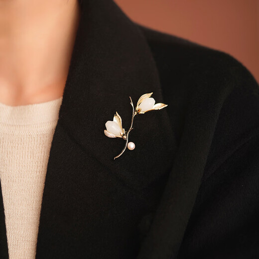 Yin Muchi magnolia brooch, high-end female corsage brooch, design niche, luxury temperament, coat suit, birthday gift, magnolia brooch