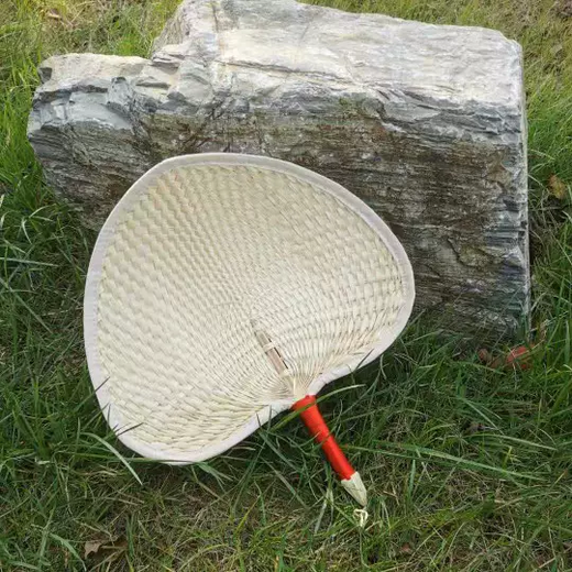 Yusenyi hand-woven baby fan, classical women's rice dumpling leaf fan, folding fan, portable mosquito repellent, Chinese style, household, ancient style, summer, wrapped edge fan, red handle, diameter 2830 cm, daily fan