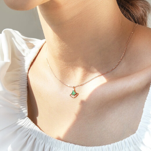 Chow Sang Sang 18K rose gold Yong series ginkgo leaf rose gold necklace 92255N priced at 47 cm