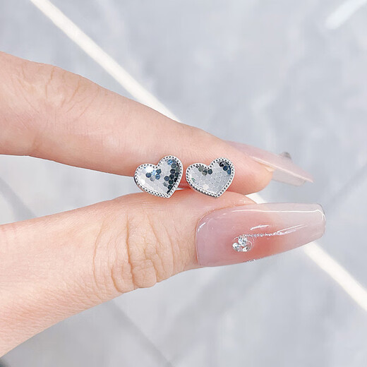 Beijing Gold Trading Center Co., Ltd. Platinum Earrings pt950 Glossy Round Earrings for Women, Birthday Gift for Girlfriend and Wife, Fish Scale Love Heart-shaped Earrings, Approximately 2.89g