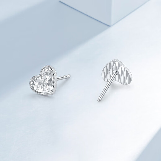 Mengjinyuan Platinum Earrings Crushed Ice Heart Diamond Earrings PT950 Platinum as a Birthday Gift for Girlfriend, Weight Approximately 1.35g