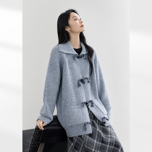 Dialogue (DUIBAI) Retro Horn Button Lapel Sweater Cardigan Women's 2025 Winter New Style Relaxed Lazy Loose Knitted Jacket Light Gray Blue XL
