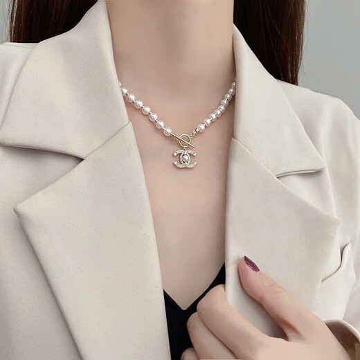 Keshan Lao Phoenix 999 Net Celebrity Pearl Pendant Fragrance x Nai Pearl Double C Necklace Women's Light Luxury Design Sensation 2025 Xiaoxiang Pearl Double C One Pearl Necklace