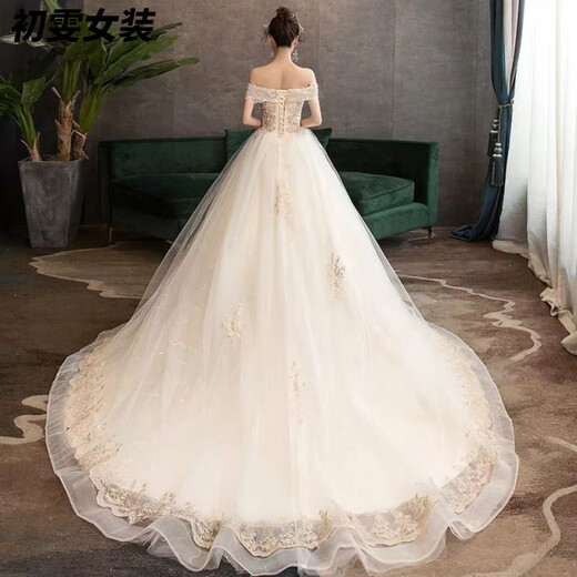 Mei Anjia's new style wedding dress has a tail that touches the ground and covers thick arms. The petite bride looks thin and light under the stars. The tail wedding dress is 258 yuan and comes with a six-piece set. Take a photo and contact customer service. S