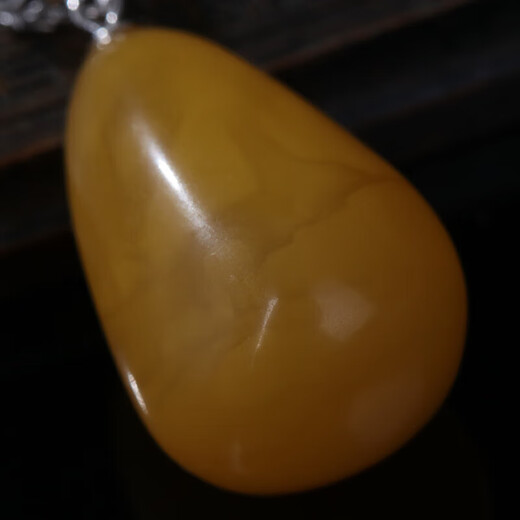 WANJUN collects fine natural beeswax chicken fat yellow water drop heart-shaped pendant safe and sound beeswax necklace pendant