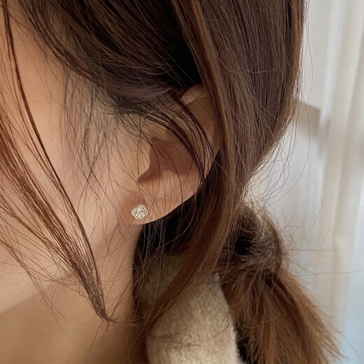 European painted four-leaf clover earrings sterling silver earrings 999 pierced ears for sleeping without removing earrings women's ear bone nails silver jewelry birthday gift sterling silver four-leaf clover earrings two pack