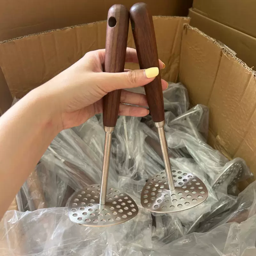 Yusenyi Kitchen 304 mashed potato masher stainless steel household baby food supplement mashed potato masher tool 304 walnut potato press