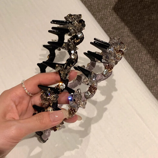 Crystal headband light luxury women's 2025 new hairpin fluffy high skull headband with toothed hair hole headband practical outing headwear