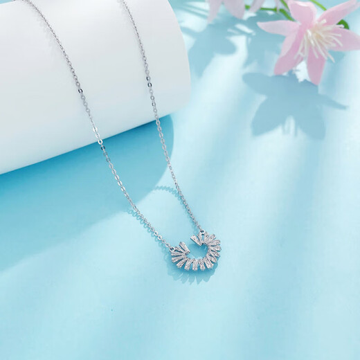 Lao Fengxiang platinum necklace pt950 winding love necklace ladies model birthday gift for girlfriend and wife platinum jewelry platinum about 4.28g