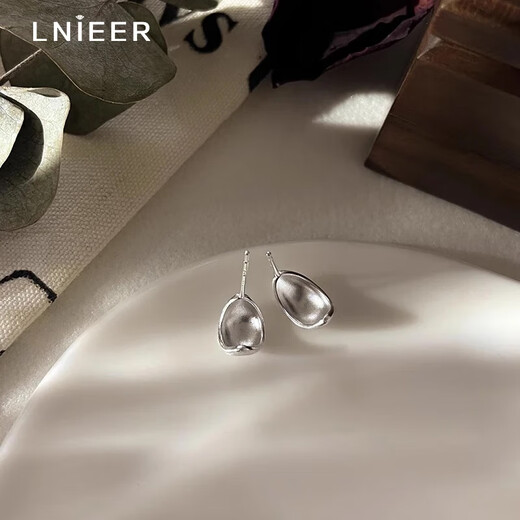 Lnieer S999 pure silver brushed geometric stud earrings for women, cold style earrings, light luxury niche design, simple ear bone studs, brushed geometric ear studs, 999 pure silver