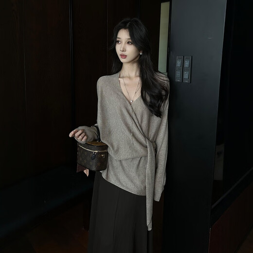 Su Yuwei old money style lazy high-end cross v-neck knitted bottoming shirt for women autumn and winter waist strap sweater inner top oatmeal color follow the store - free shipping insurance S (80-95Jin Jin is equal to 0.5 kg)