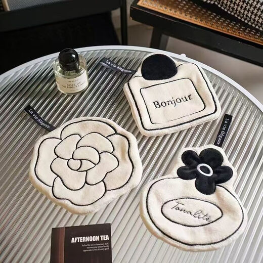 Gongqin French hand towel hanging absorbent home coral velvet towel kitchen bathroom thickened hand towel cute souvenir Camellia series random 1 pack