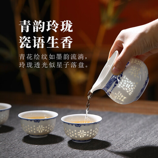 Authentic Jingdezhen Ceramic Tea Set Blue and White Exquisite Porcelain Teapot and Cup Home Kung Fu Tea Set Gift Box Blue and White Exquisite (Auspicious Ruyi) Teapot Tea Set 10 Pieces