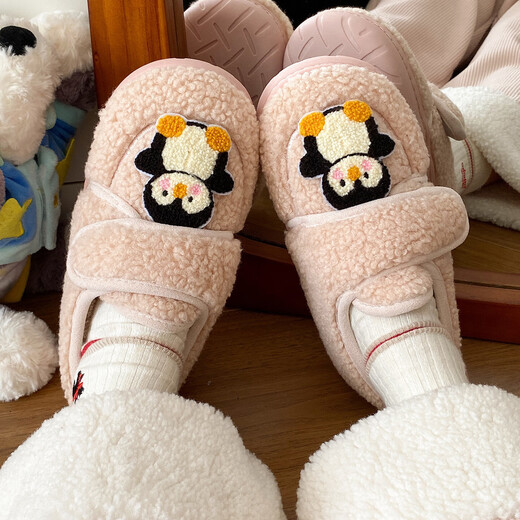 Cute penguin stepping on shit, student plus velvet thermal bag and winter home non-slip furry thick-soled cotton slippers for women to wear outside 2414-6 pink 36-37