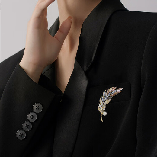 Qlady wheat ear freshwater pearl corsage brooch women's high-end light luxury 2025 new style pin fixed clothing accessories collar pin