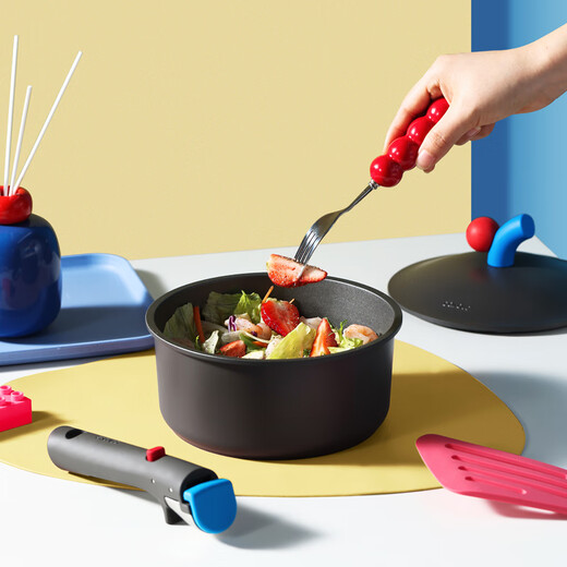 CaROTE non-stick pan removable handle pan household flat-bottomed titanium wok three-piece pot set full set household 7-piece powder set