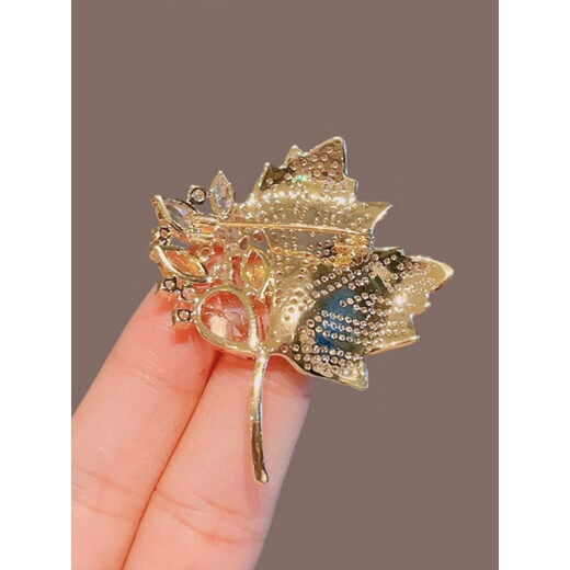 SNQP Light Luxury Diamond Maple Leaf Brooch Women's Exquisite Corsage Coat Jacket Accessories Design Anti-Light Champagne Gold #Rhinestone Maple Leaf Brooch