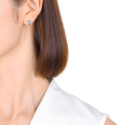 Chow Sang Sang Pt950 Platinum Earrings White Gold Flower Earrings Stud Earrings 77340E Price 2.58g (including labor cost 240 yuan)