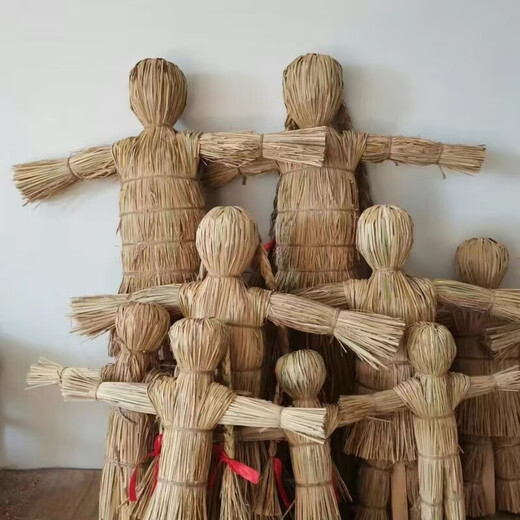 Scarecrow handmade weaving craft Halloween props Scarecrow small size about 18 cm for men