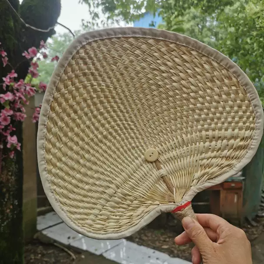 Yusenyi hand-woven baby fan, classical women's rice dumpling leaf fan, folding fan, portable mosquito repellent, Chinese style, household, ancient style, summer, wrapped edge fan, red handle, diameter 2830 cm, daily fan