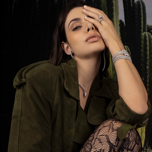 APM Monaco pavé Kaa ring surrounds the snake ring, personalized fashionable couple ring, avant-garde gift, silver white 056